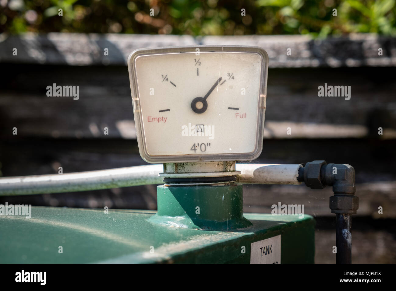 Oil gauge hires stock photography and images Alamy