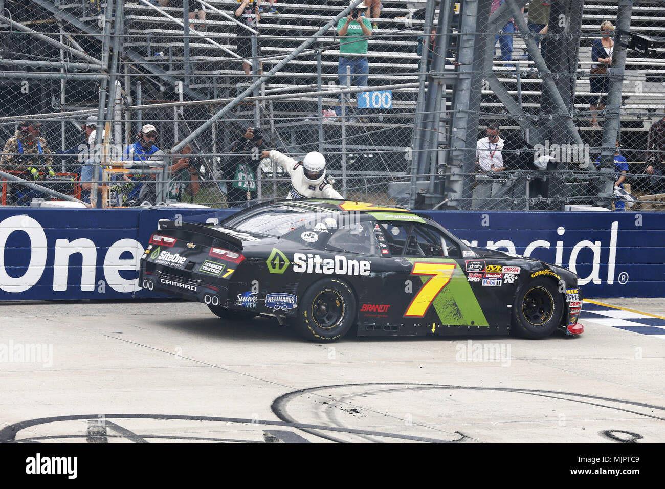 Dover, Delaware, USA. 5th May, 2018. Justin Allgaier (7) takes the ...