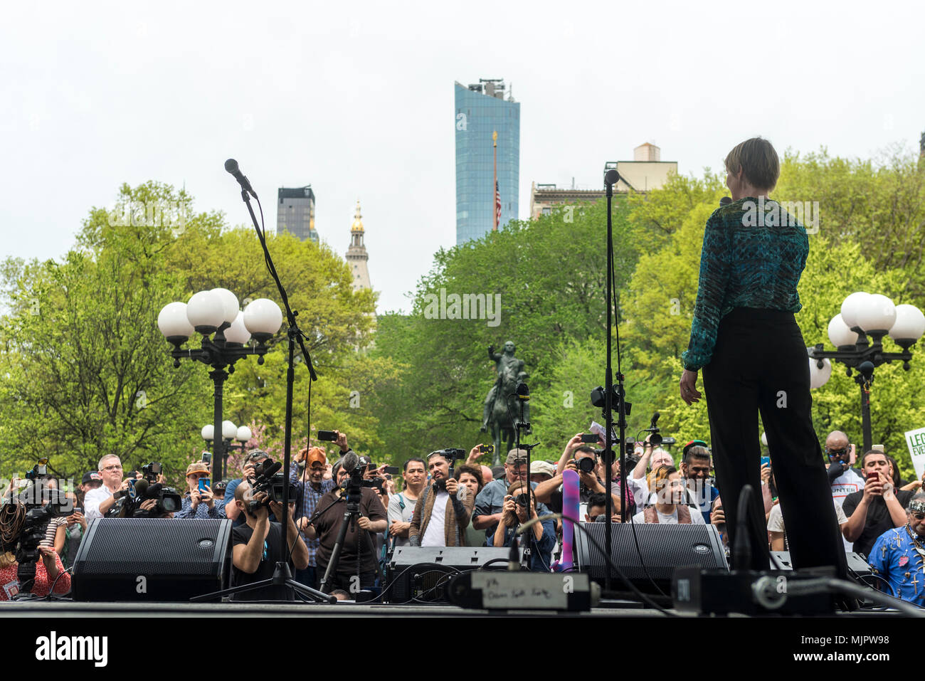 New York, NY, USA - 5 May 2018 - Democratic gubernatorial Candidate and Sex in the City star, Cynthia Nixon, campaigns at the Million Marijuana Rally in Union Square. CREDIT ©Stacy Walsh Rosenstock/Alamy Live News Stock Photo