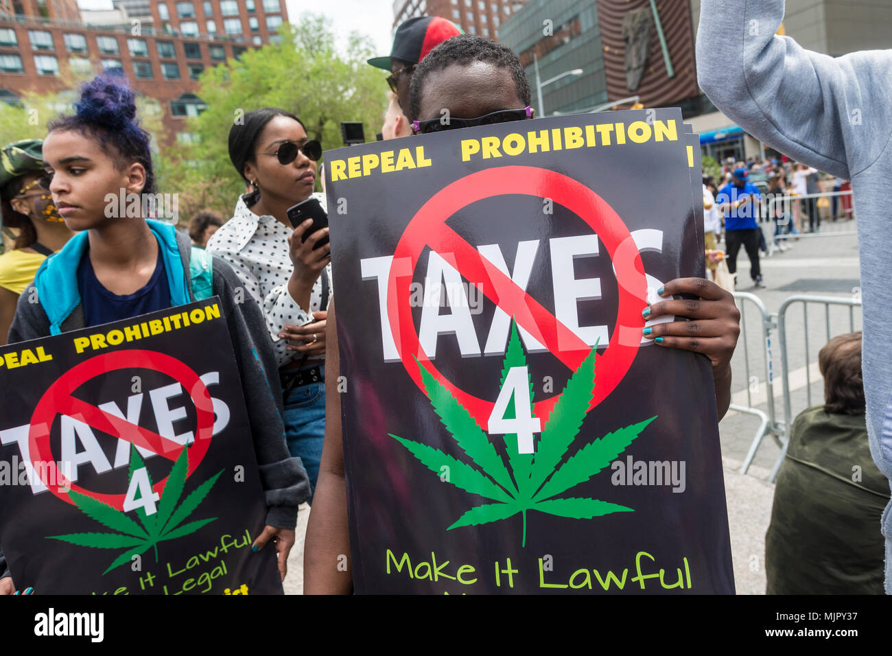 New York, NY, USA - 5 May 2018 - Marijuana advocates rallied in Union Square calling on New York State lawmakers to legalize marijuana for recreational use. CREDIT ©Stacy Walsh Rosenstock/Alamy Live News Stock Photo