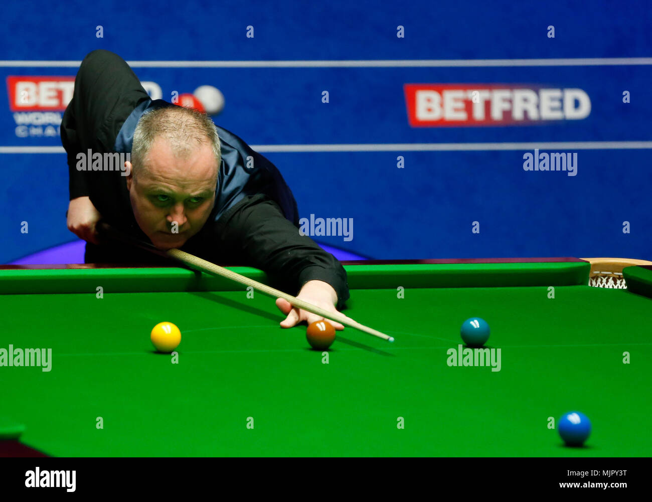 Sheffield, UK. 5th May, 2018. John Higgins of Scotland competes during the semifinal match against Kyren Wilson of England at the World Snooker Championship 2018 at the Crucible Theatre in Sheffield, UK, on May 5, 2018. Credit: Han Yan/Xinhua/Alamy Live News Stock Photo