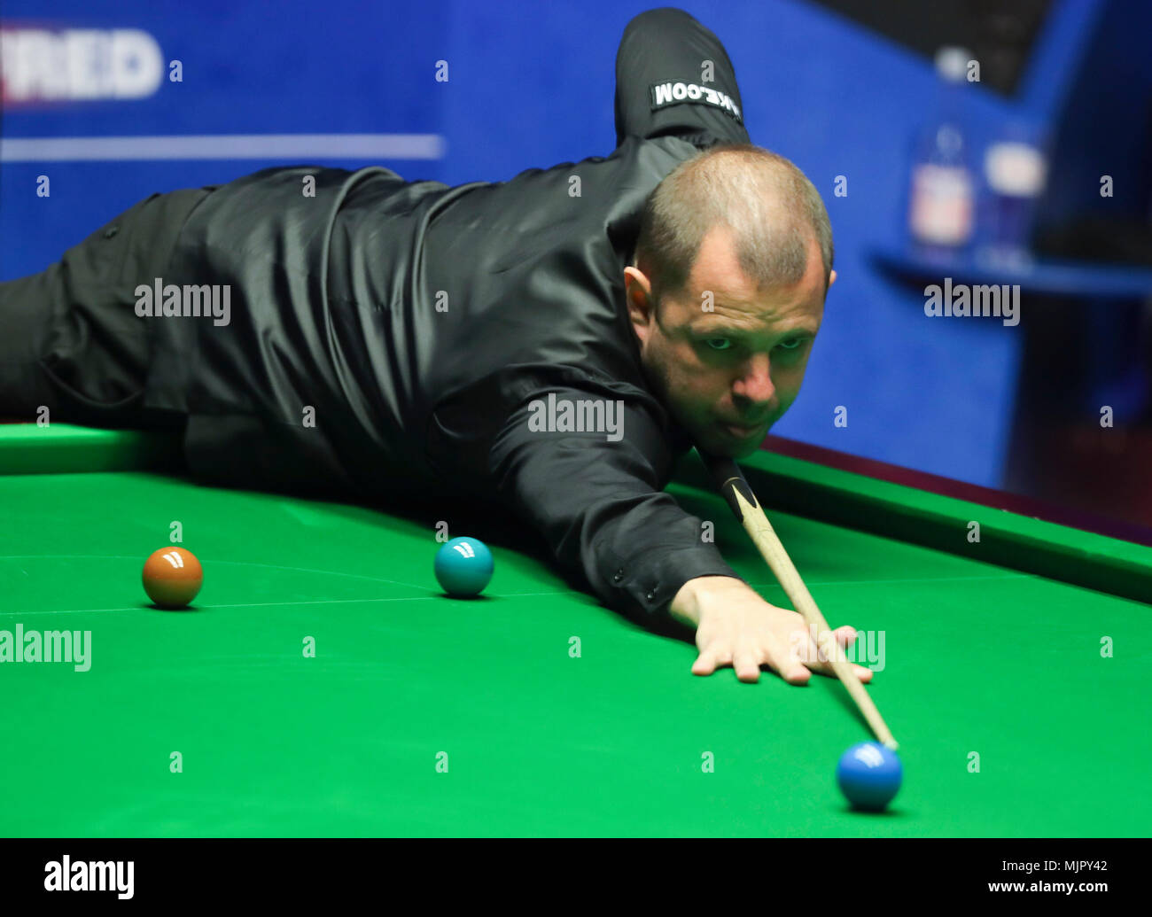 Sheffield, UK. 5th May, 2018. Barry Hawkins of England competes during the semifinal match against Mark Williams of Wales at the World Snooker Championship 2018 at the Crucible Theatre in Sheffield, UK, on May 5, 2018. Credit: Han Yan/Xinhua/Alamy Live News Stock Photo