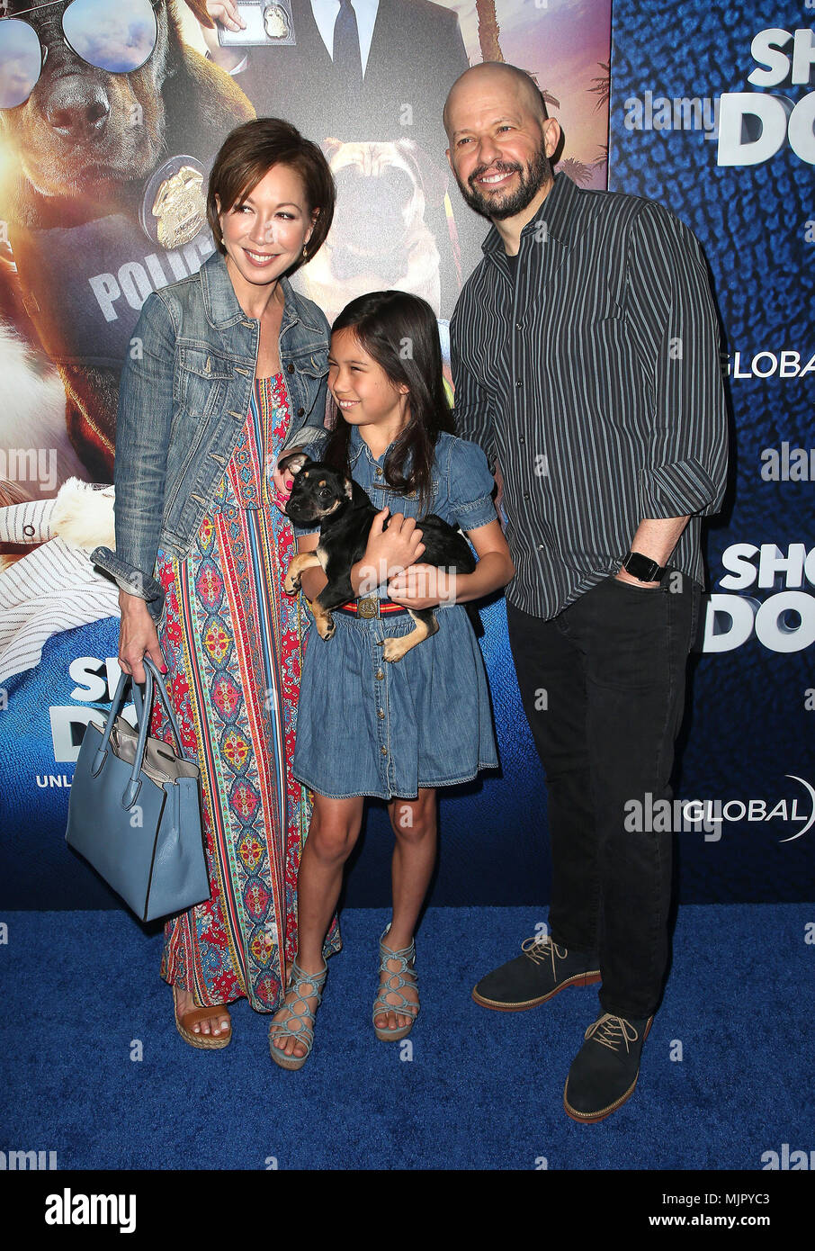 Hollywood, CA, USA. 5th May, 2018. 05 May 2018 - Hollywood, California - Lisa Joyner, Daisy Cryer, Jon Cryer. ''Show Dogs'' Los Angeles Premiere held at TCL Chinese 6 Theatre. Photo Credit: F. Sadou/AdMedia Credit: F. Sadou/AdMedia/ZUMA Wire/Alamy Live News Stock Photo