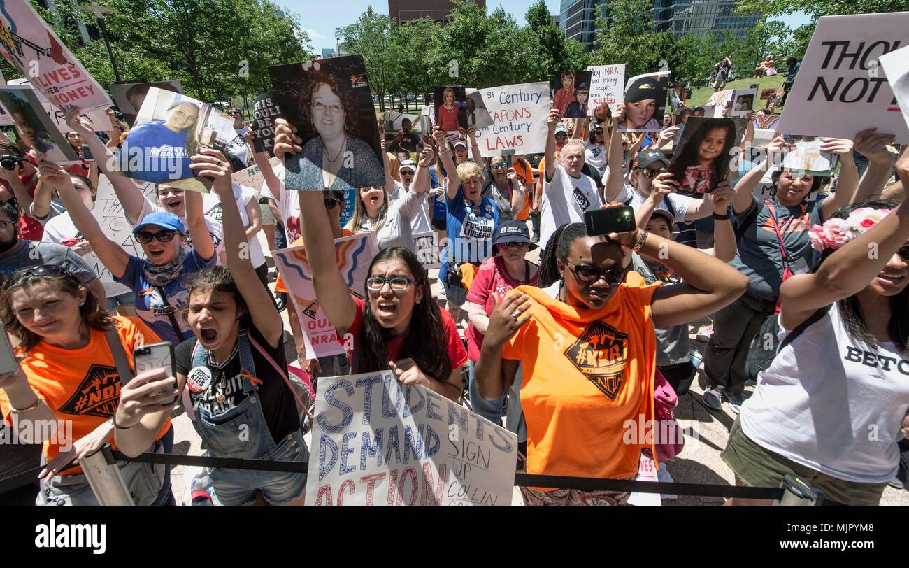 Dallas, Texas, USA. 05th May, 2018. People attend the #NoRA (No Rifle Association) gathering, one of several protests taking place during the NRA's annual convention. The convention brings tens of thousands of gun enthusiasts and sellers together in one venue. Credit: Brian Cahn/ZUMA Wire/Alamy Live News Stock Photo