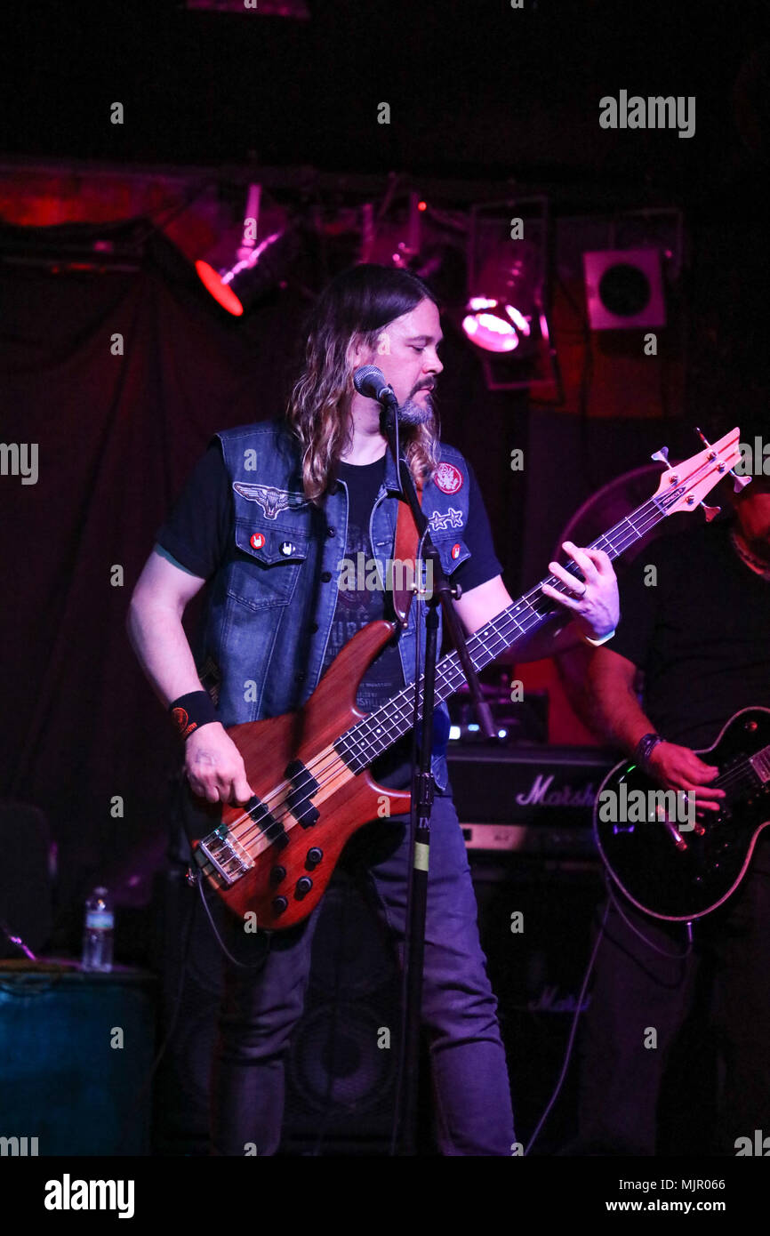 Ebony shemale fucking an dude ass