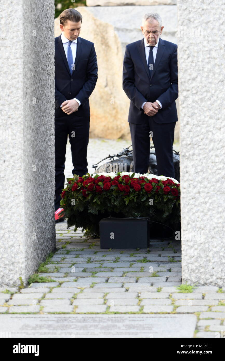 Vienna, Austria. 06. May 2018. To commemorate the victims of National Socialism.  Wreath layingin front of the memorial against war and fascism. Picture shows (L) Sebastian Kurz (ÖVP) and (R) Federal President Alexander Van der Bellen.  Credit: Franz Perc / Alamy Live News Credit: Franz Perc/Alamy Live News Stock Photo