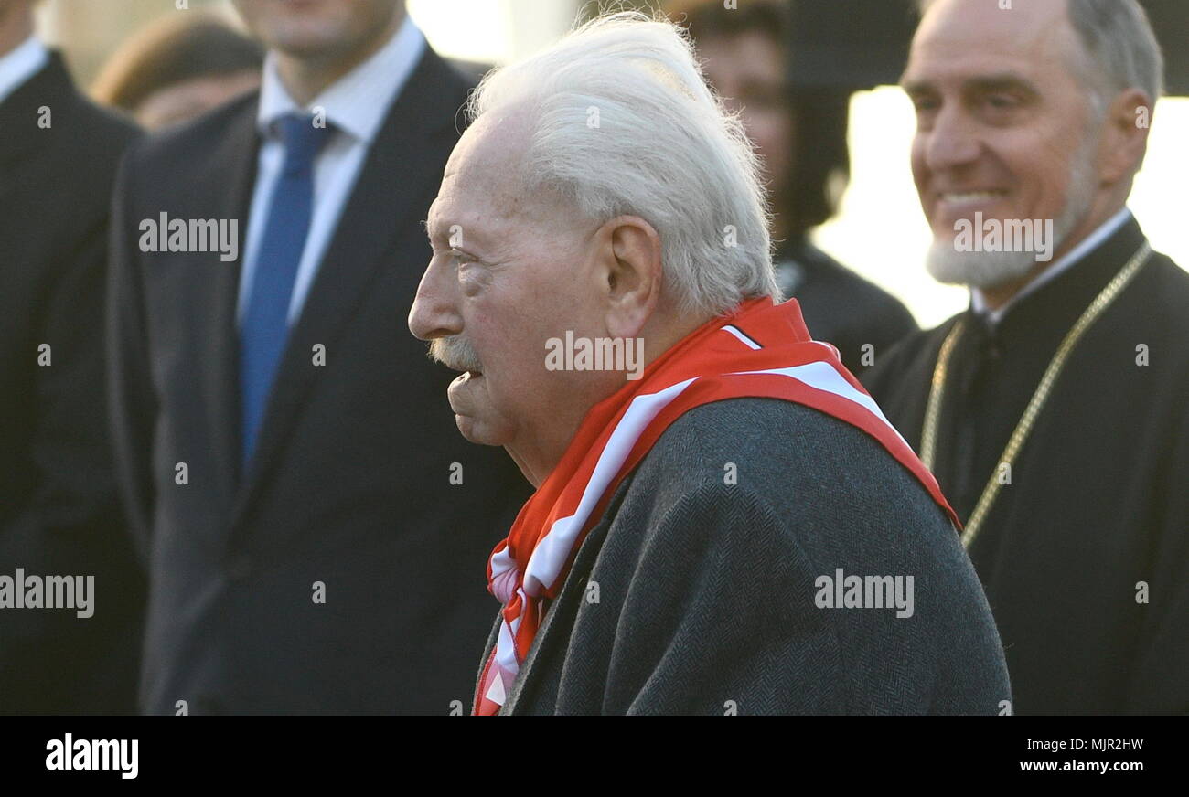Vienna, Austria. 06. May 2018. To commemorate the victims of National Socialism  Speeches by Federal Chancellor Sebastian Kurz, Vice-Chancellor Heinz-Christian Strache and Federal President Alexander van der Bellen followed by a wreath-laying ceremony in front of the memorial against war and fascism. Picture shows the contemporary witness Erich Richard Finsches. Credit: Franz Perc / Alamy Live News Stock Photo