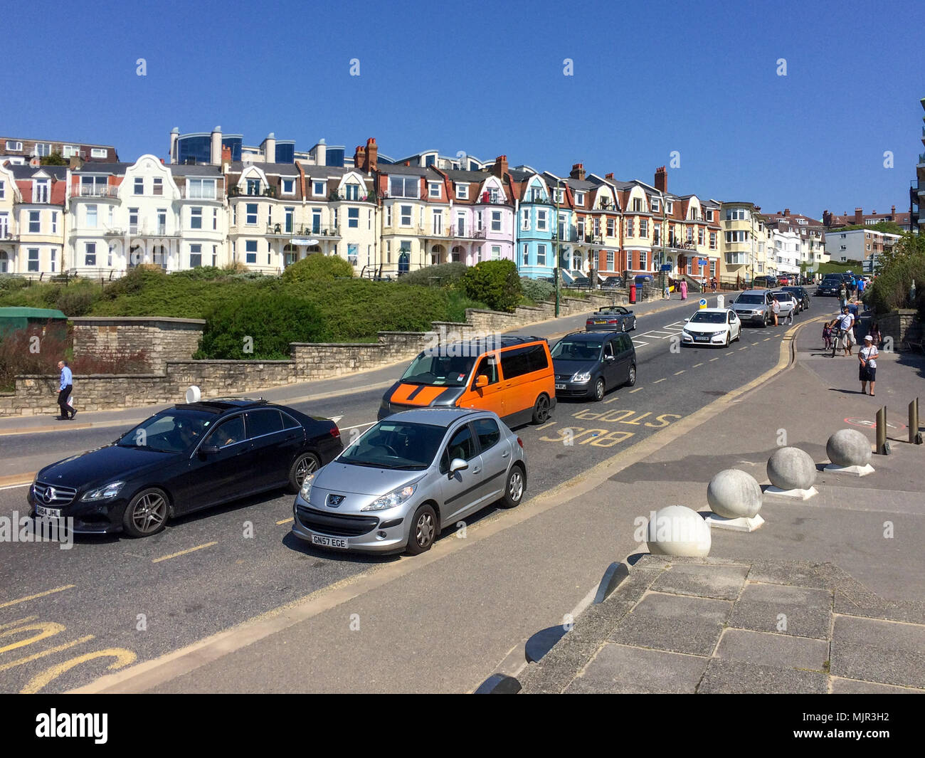 Boscombe, Bournemouth, Dorset, UK, 6th May 2018, Weather: Morning sunshine on the south coast on what could be the hottest Mayday bank holiday weekend on record. A woman relaxes on the beach next a calm sea. Credit: Paul Biggins/Alamy Live News Boscombe, Bournemouth, Dorset, UK, 6th May 2018, Weather: Queuing traffic in a heatwave on the south coast on what could be the hottest Mayday bank holiday weekend on record. Stock Photo