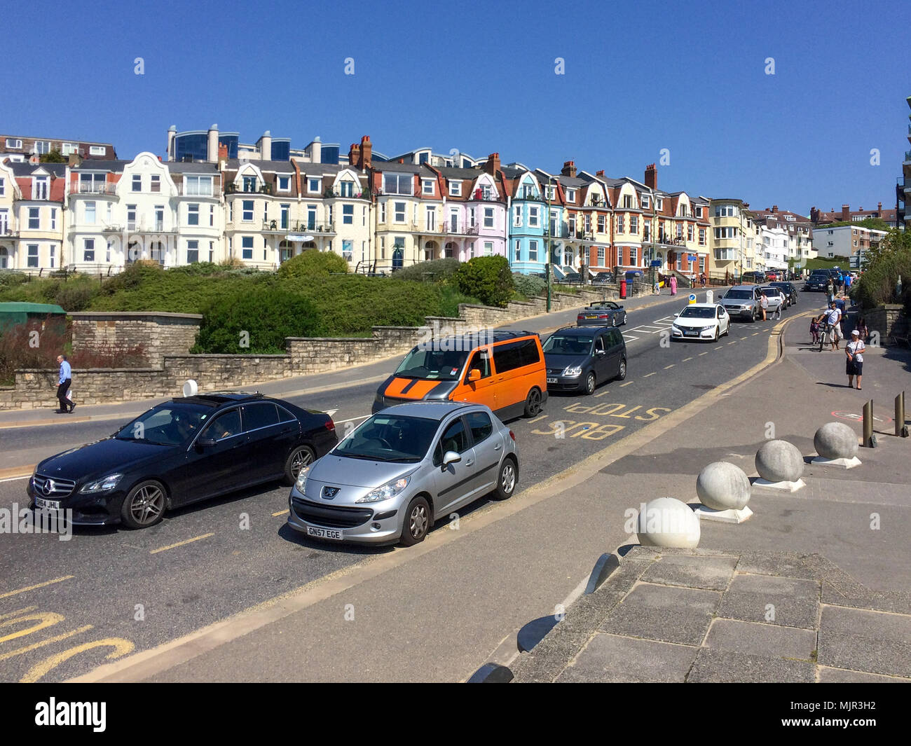 Boscombe, Bournemouth, Dorset, UK, 6th May 2018, Weather: Queuing traffic for seafront car park in a heatwave on the south coast on what could be the hottest Mayday bank holiday weekend on record. Stock Photo