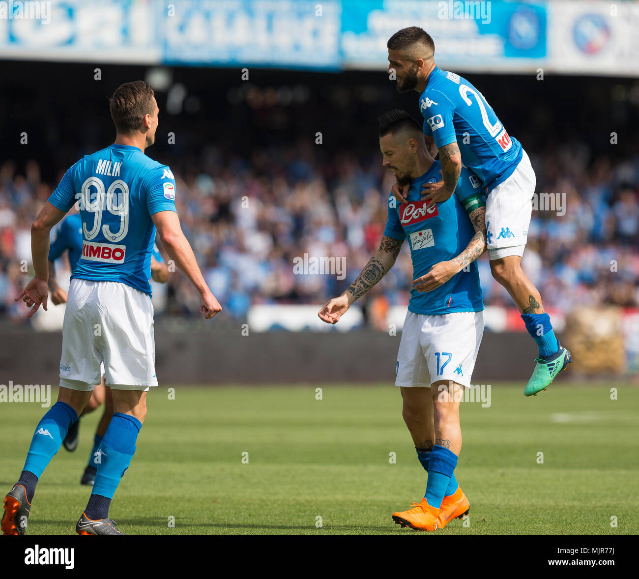 Lorenzo Insigne of SSC Napoli celebrates scoring their side's