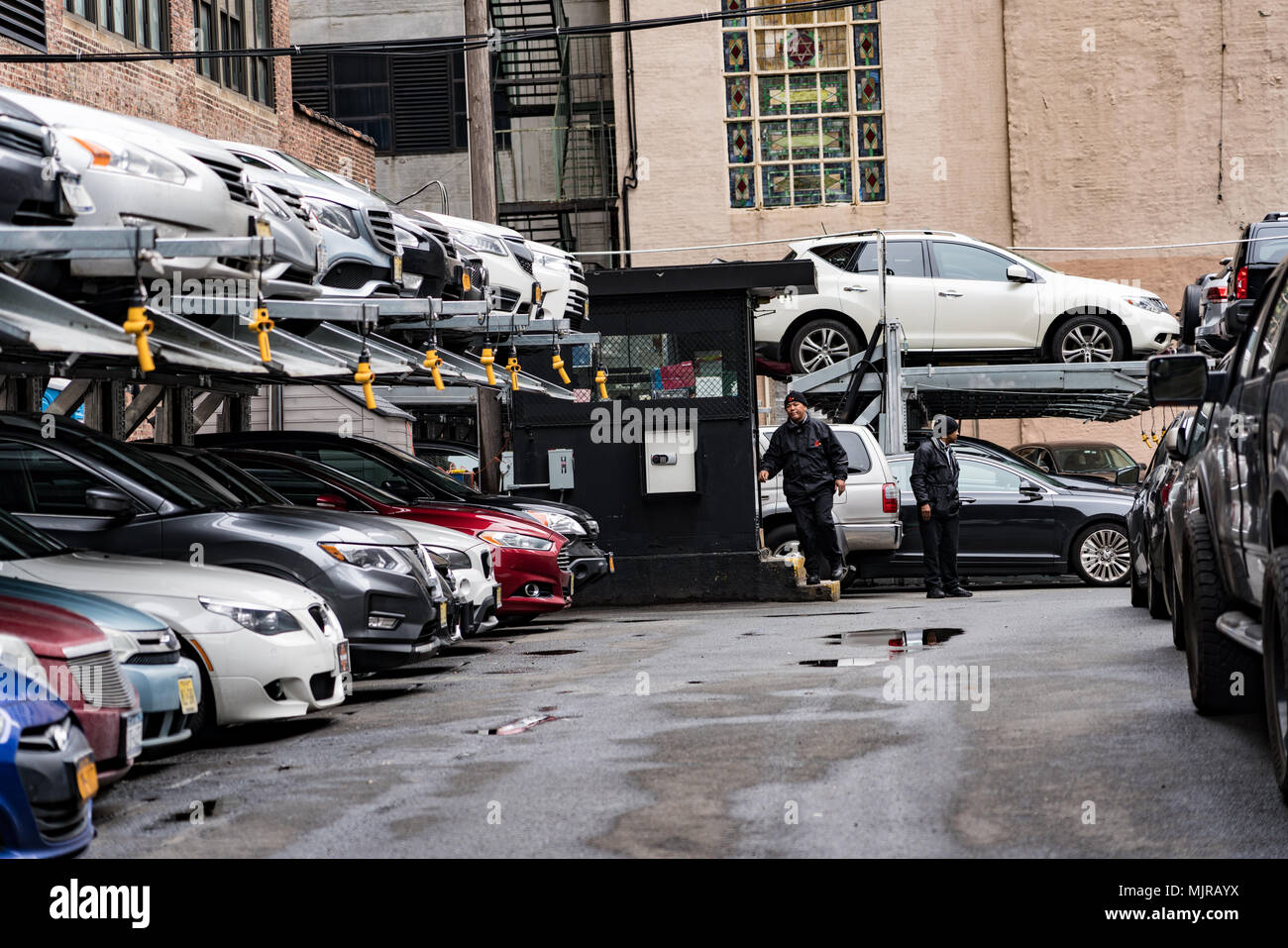 New York Feb 16 2018 Parking Garage Uses Car Elevators To Pack