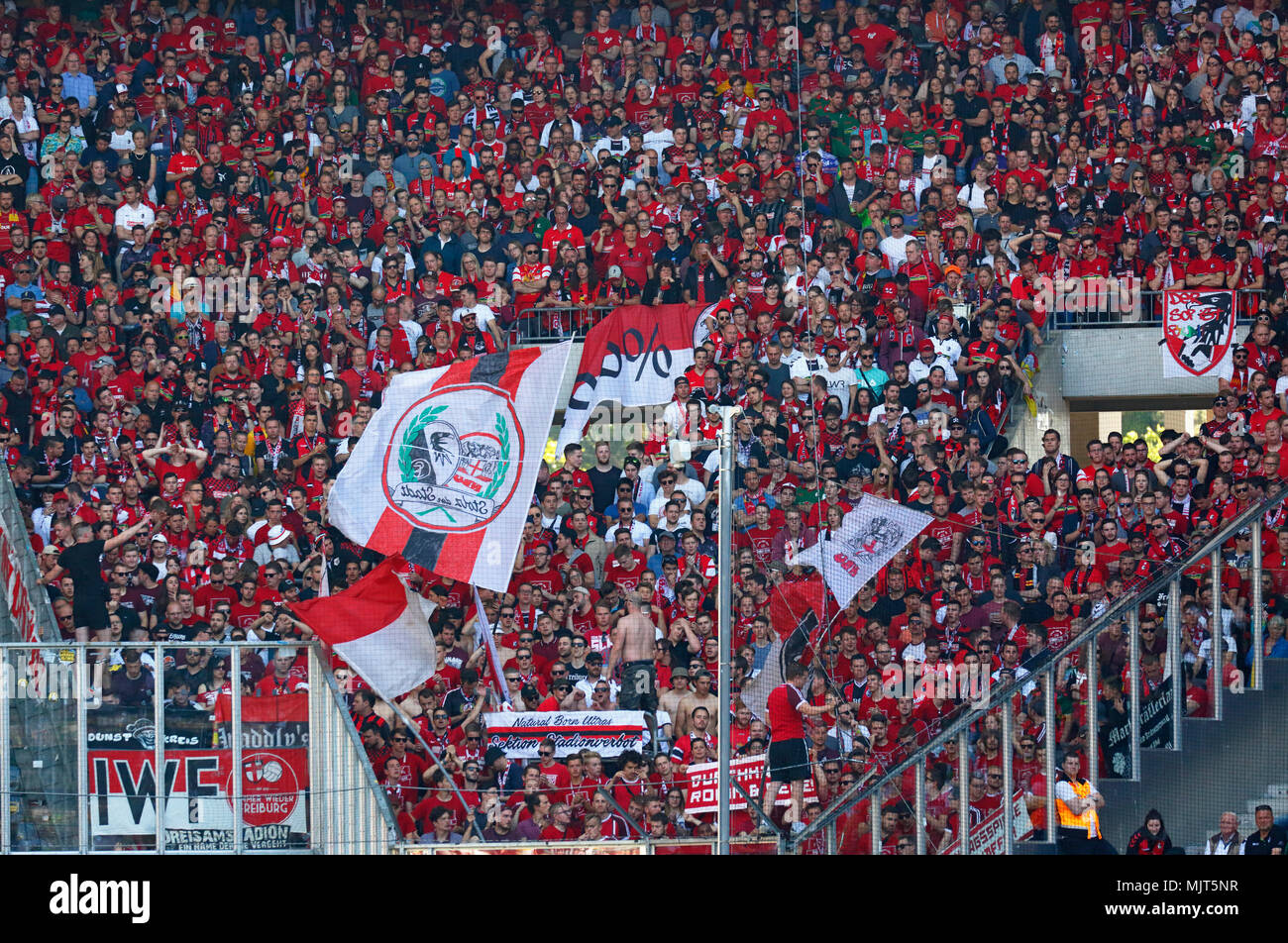 sports,football,Bundesliga,2017/2018,Borussia Moenchengladbach vs SC  Freiburg 3:1,Stadium Borussia Park,stadium  view,stand,stands,visitors,spectators,football fans of Freiburg Stock Photo  - Alamy