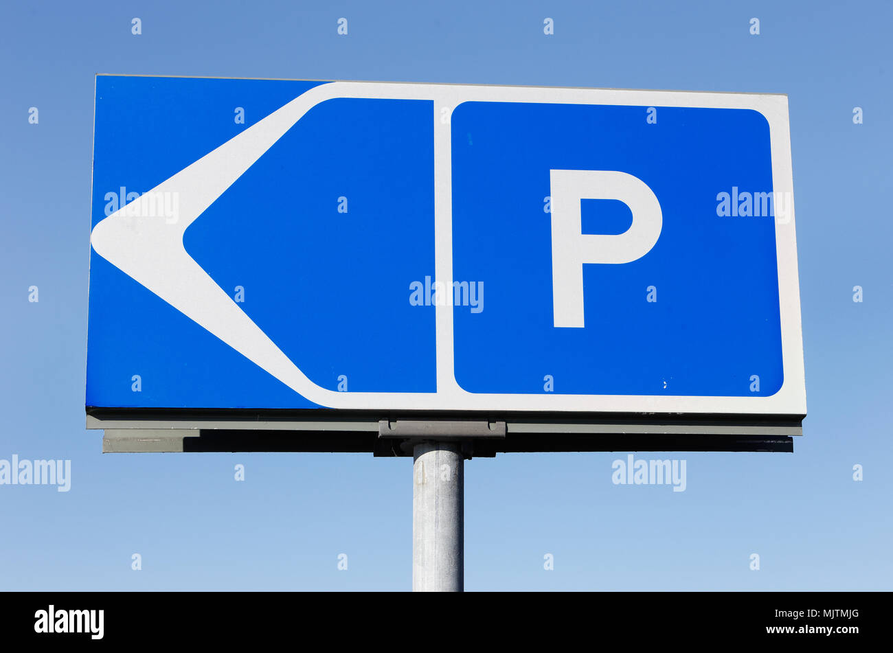Car parking direction hi-res stock photography and images - Alamy