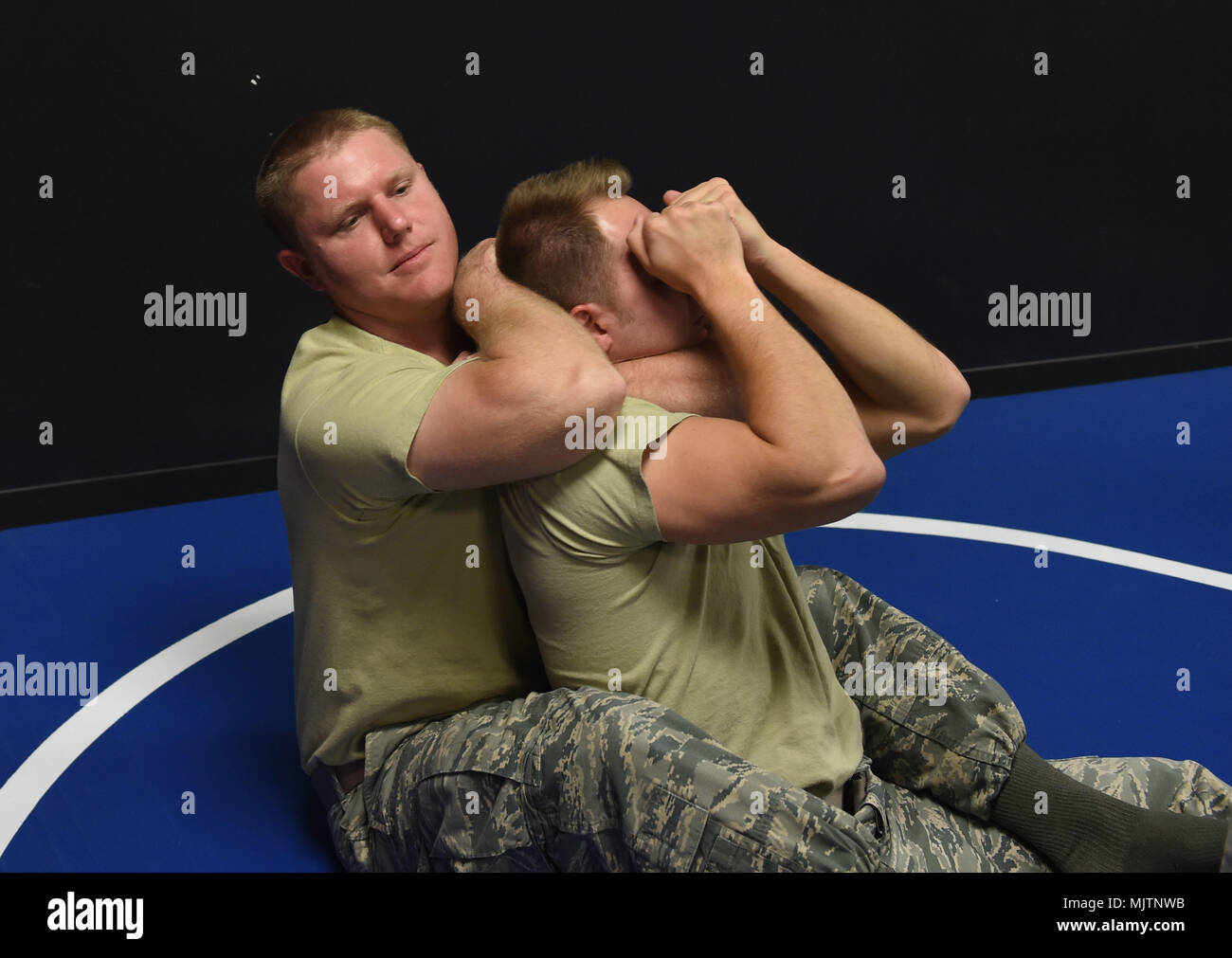2+ Thousand Choke Hold Royalty-Free Images, Stock Photos & Pictures
