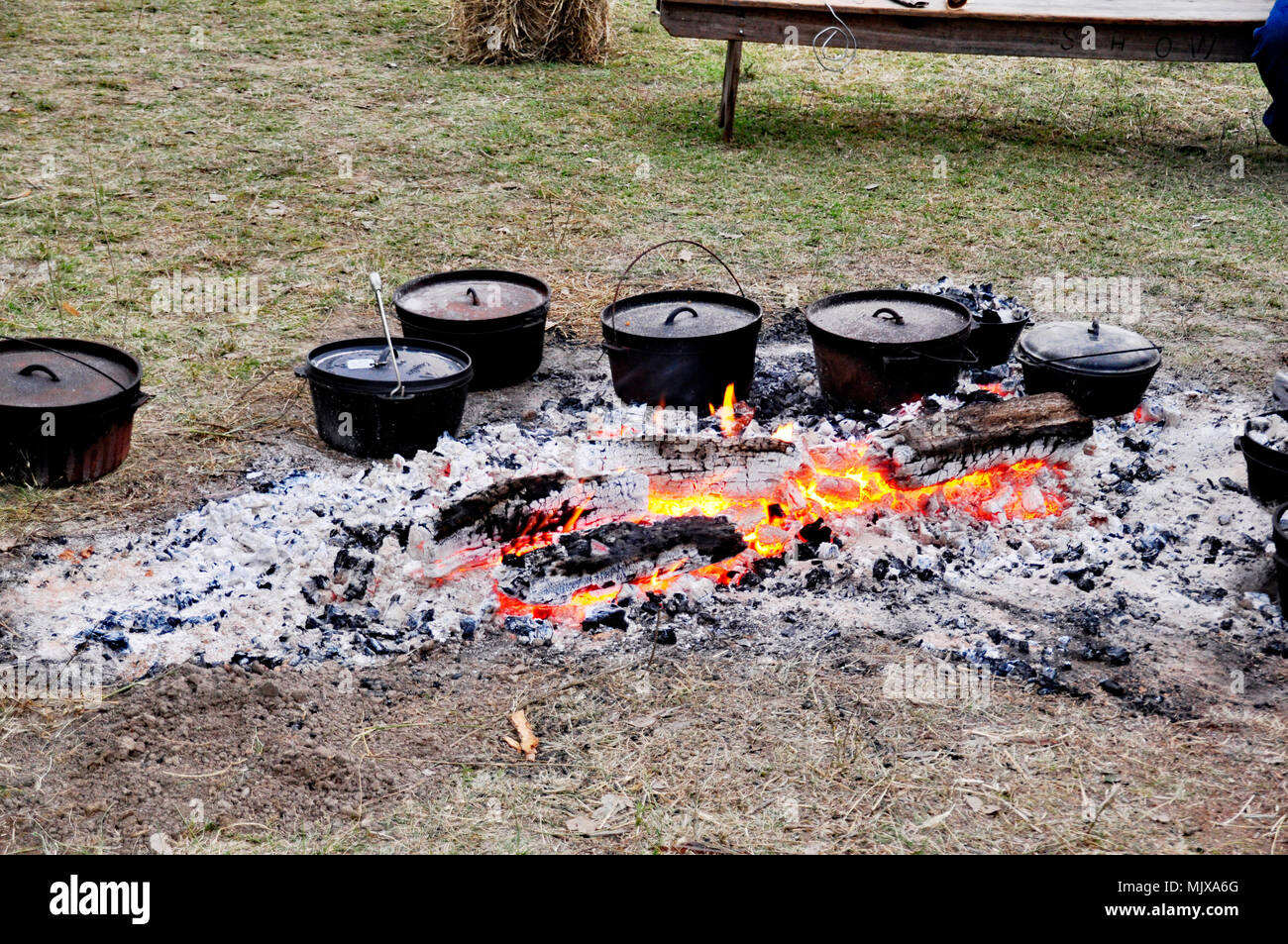 Camp oven hires stock photography and images Alamy
