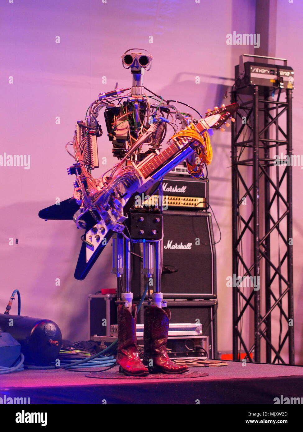 Compressor Head Roboter Band Stock Photo - Alamy