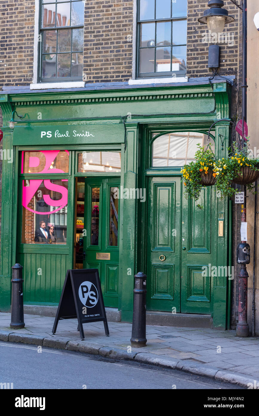 A Paul smith designer shop on a small street near to borough market in  london with a green front and the Paul smith logo painted green with pink  Stock Photo - Alamy