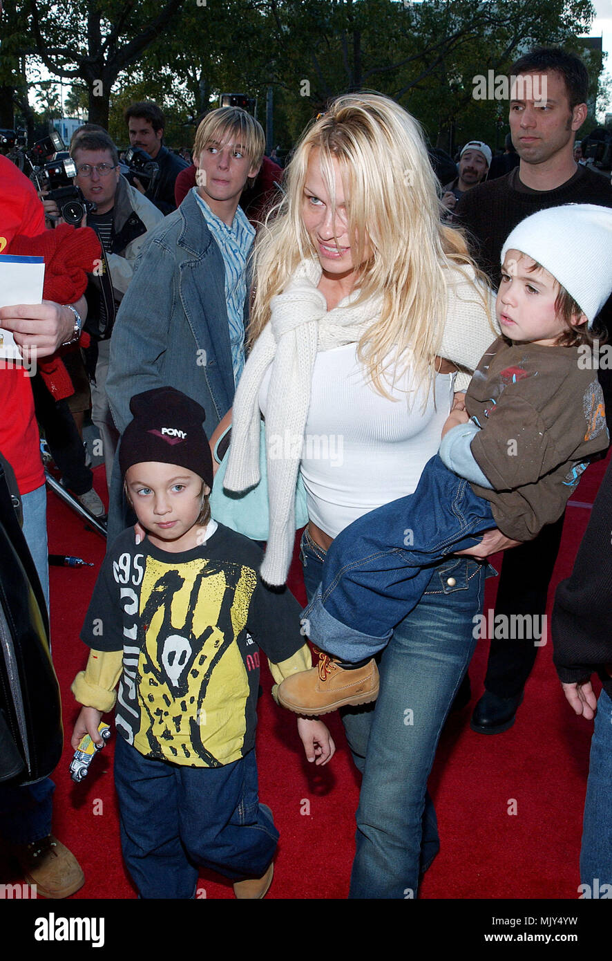 Pamela Anderson and her 2  kids  arriving at the Jimmy Neutron: Boy Genius premiere on the Paramount lot in Los Angeles. December 9, 2001.           -            AndersonPamela 2kids02.JPG           -              AndersonPamela 2kids02.JPGAndersonPamela 2kids02  Event in Hollywood Life - California,  Red Carpet Event, Vertical, USA, Film Industry, Celebrities,  Photography, Bestof, Arts Culture and Entertainment, Topix Celebrities fashion /  from the Red Carpet-, Vertical, Best of, Hollywood Life, Event in Hollywood Life - California,  Red Carpet , USA, Film Industry, Celebrities,  movie cele Stock Photo