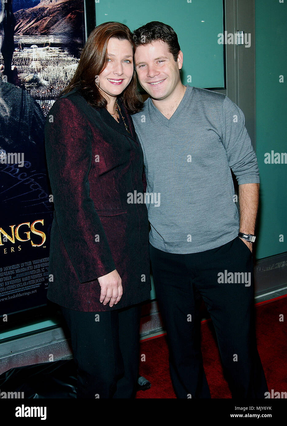 Sean Astin and wife Christine arriving at the premiere of 'The Lord Of The Rings: The Two Towers' at the Cineramadome Theatre in Los Angeles. December 15, 2002.           -            AstinSean Christine02A.jpg           -              AstinSean Christine02A.jpgAstinSean Christine02A  Event in Hollywood Life - California,  Red Carpet Event, Vertical, USA, Film Industry, Celebrities,  Photography, Bestof, Arts Culture and Entertainment, Topix Celebrities fashion /  from the Red Carpet-, Vertical, Best of, Hollywood Life, Event in Hollywood Life - California,  Red Carpet , USA, Film Industry, Ce Stock Photo