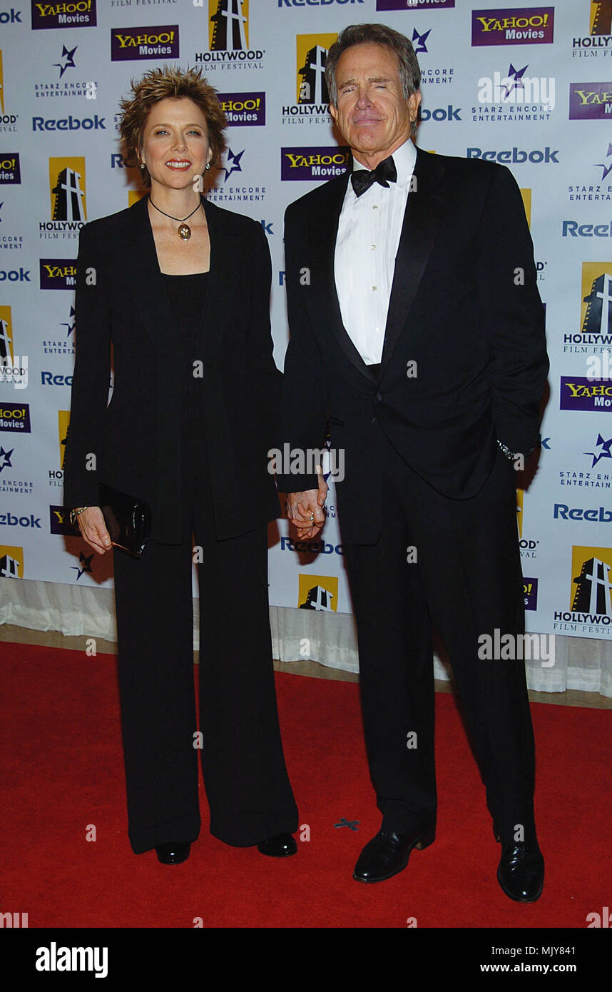 Warren Beatty and Annette Benning arriving at the 8th Annual Hollywood Film Festival Awards Gala Ceremony at the Beverly Hilton in Los Angeles. october 18, 2004.          -            BeatthyWarren BenningAnn.JPG           -              BeatthyWarren BenningAnn.JPGBeatthyWarren BenningAnn  Event in Hollywood Life - California,  Red Carpet Event, Vertical, USA, Film Industry, Celebrities,  Photography, Bestof, Arts Culture and Entertainment, Topix Celebrities fashion /  from the Red Carpet-, Vertical, Best of, Hollywood Life, Event in Hollywood Life - California,  Red Carpet , USA, Film Indust Stock Photo