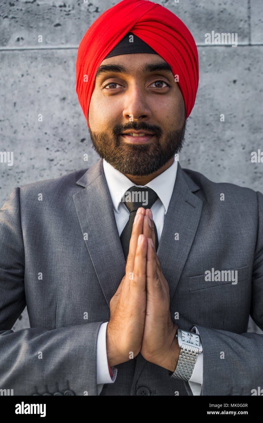 Punjabi businessman portrait outdoors - Hindi man wearing formal elegant  suit Stock Photo - Alamy