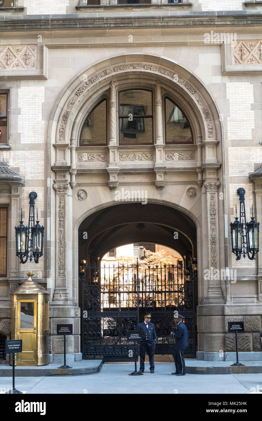 The Dakota Co-op Apartment House, Central Park West, NYC Stock Photo