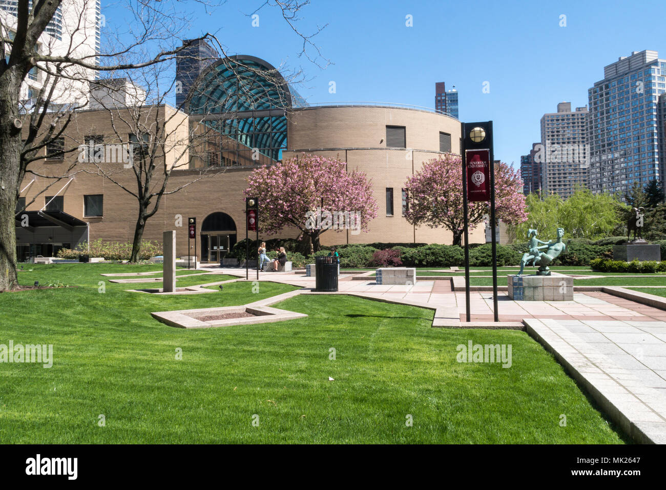 Robert Moses Plaza and Generoso Pope Memorial Auditorium, Fordham University Lincoln Center Campus, NYC Stock Photo