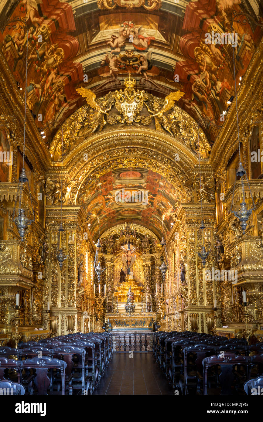 The interior of the 18th Century Portuguese rococo church of Sao Francisco da Penitencia (St Francis of Penitence) carved by Francisco Xavier de Brito Stock Photo