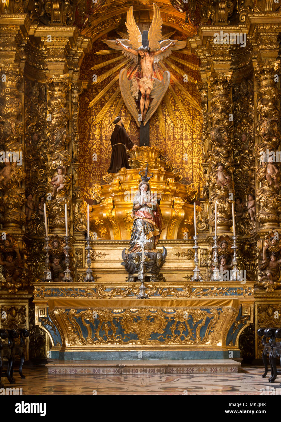 The interior of the 18th Century Portuguese rococo church of Sao Francisco da Penitencia (St Francis of Penitence) carved by Francisco Xavier de Brito Stock Photo