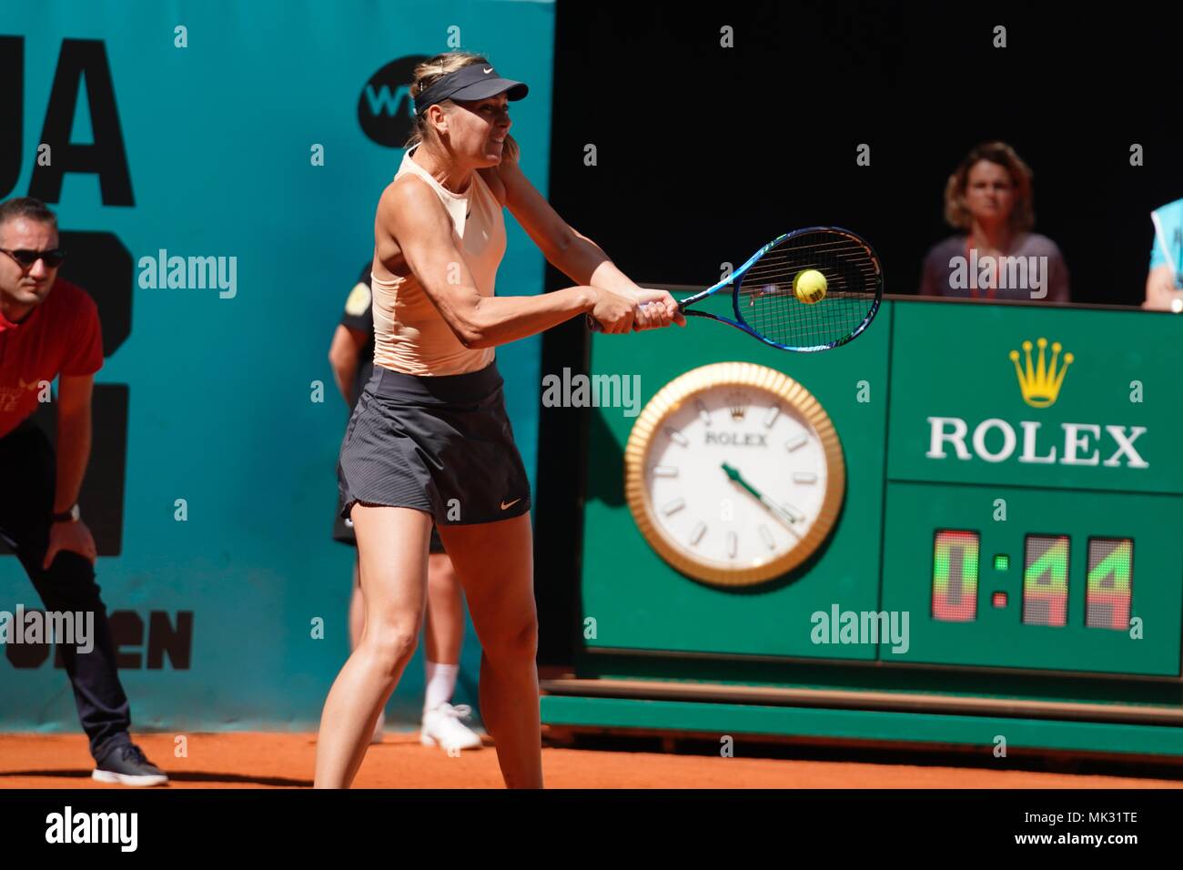Mutua Madrid Open de Tenis 2018. Encuentro entre Mihaela Buzarnescu y Maria  Sharapova en la foto: Maria Sharapova Stock Photo - Alamy