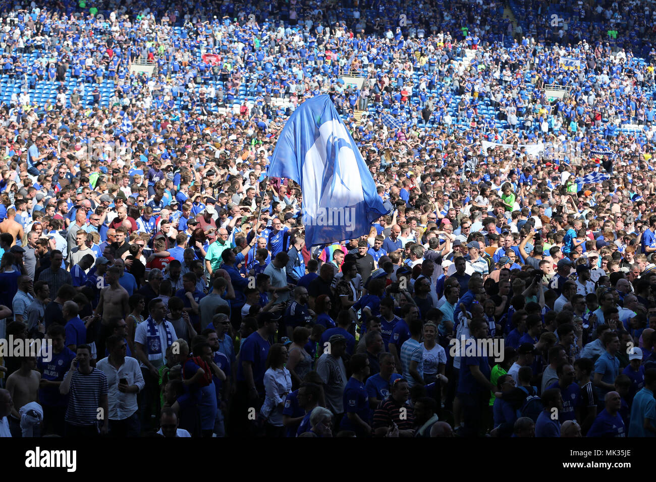 Cardiff City fans are excited as there is a chance of the team being  promoted - InterCardiff