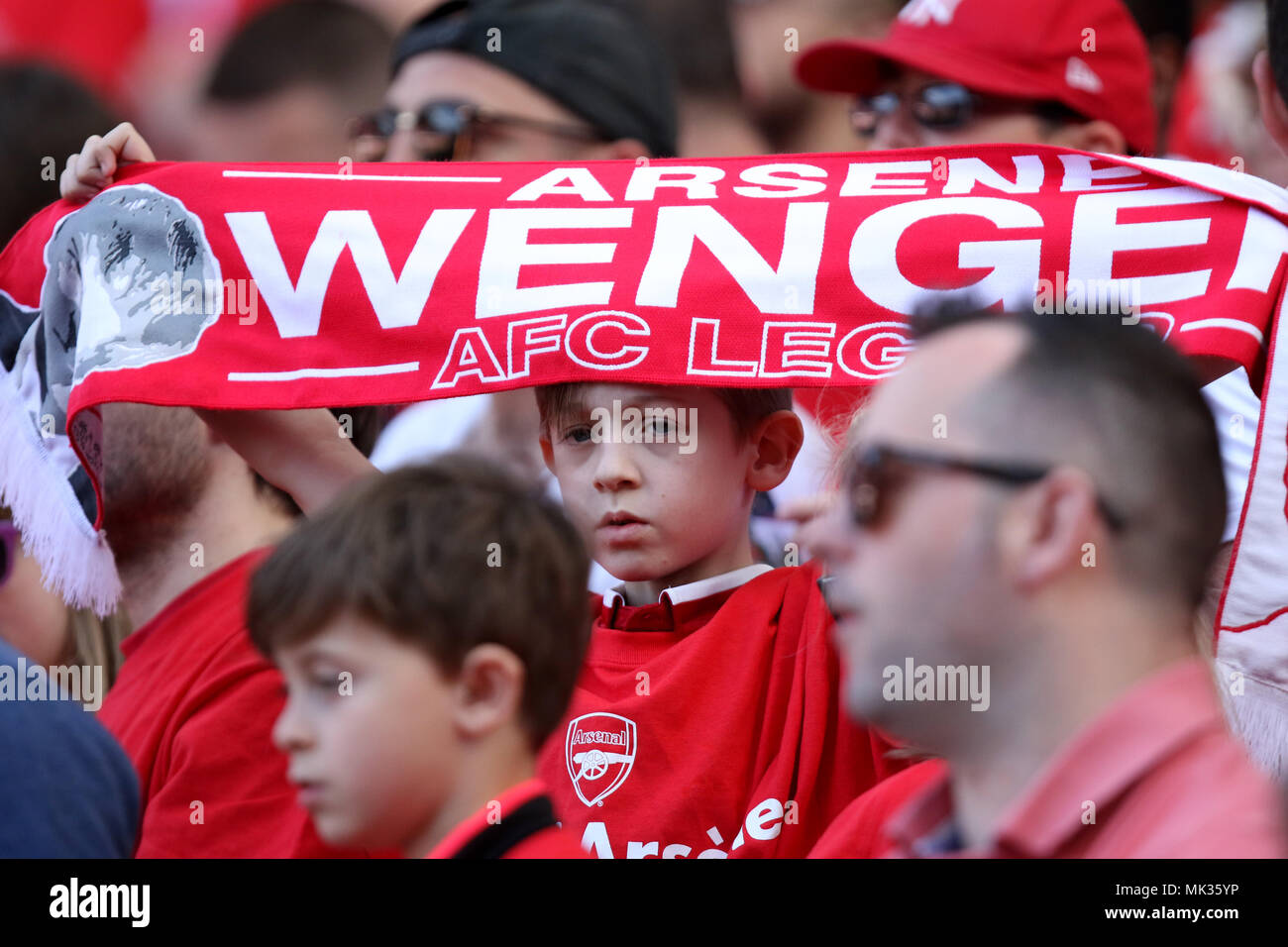 London Uk 6th May 2018 A Young Child With An Arsene Wenger