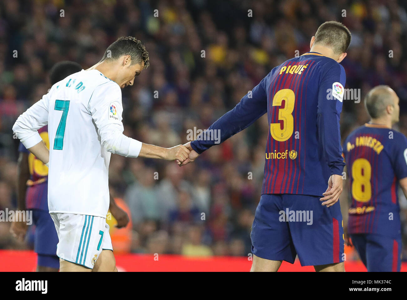 Barcelona, Spain. 6th May, 2018. Cristiano Ronaldo (Real Madrid) and Gerard  Piqué (FC Barcelone) during the Spanish championship Liga football match  between FC Barcelona and Real Madrid on May 6, 2018 at