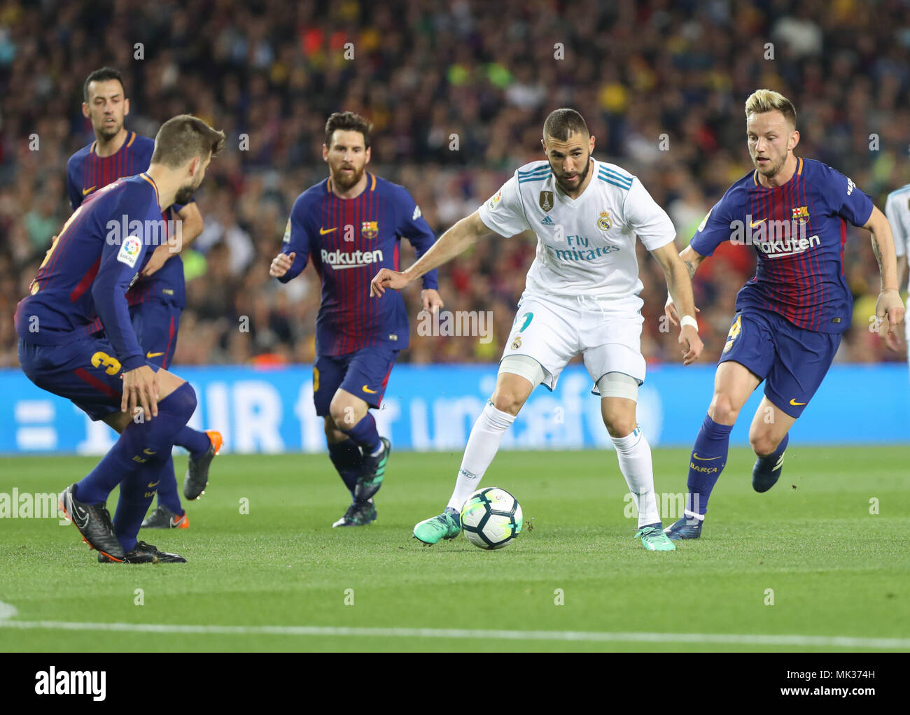 Barcelona, Spain. 6th May, 2018. Gerard Piqué,Sergio Busquets,Lionel Messi (FC  Barcelone ) and Karim Benzema (Real Madrid) during the Spanish championship  Liga football match between FC Barcelona and Real Madrid on May