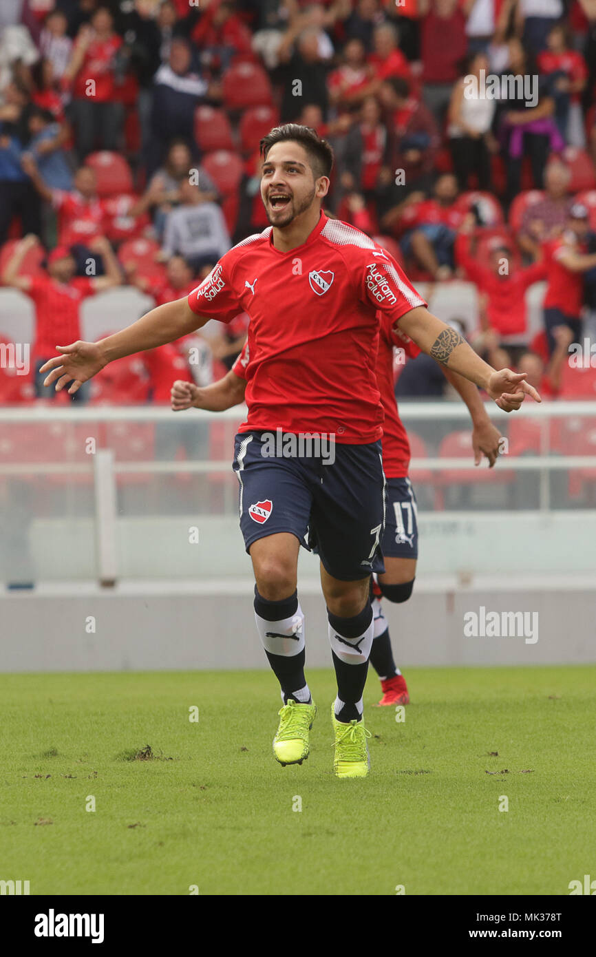 Buenos Aires, Argentina. 6th May, 2018. Martin Benitez celebrates his goal during the match for Superliga Argentina between Independiente and Gimnasia LP on Libertadores de América Stadium, Argentina. (Photo: Néstor J. Beremblum / Alamy News) Credit: Néstor J. Beremblum/Alamy Live News Stock Photo