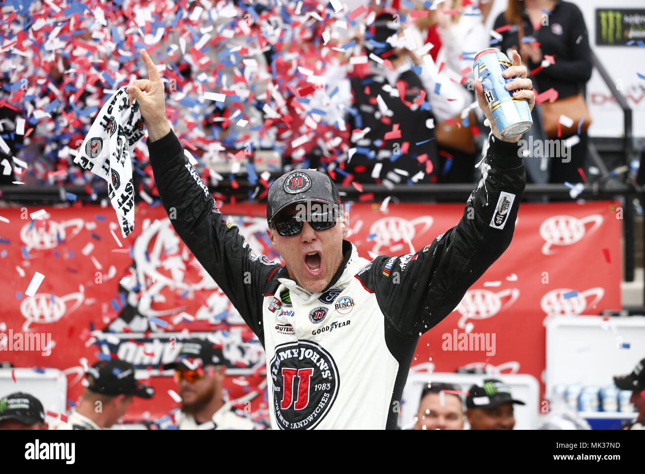 Dover, Delaware, USA. 6th May, 2018. KEVIN HARVICK (4) celebrates after winning the NASCAR Monster Energy Cup Series: AAA 400 Drive for Autism, at Dover International Speedway. Credit: Justin R. Noe Asp Inc/ASP/ZUMA Wire/Alamy Live News Stock Photo