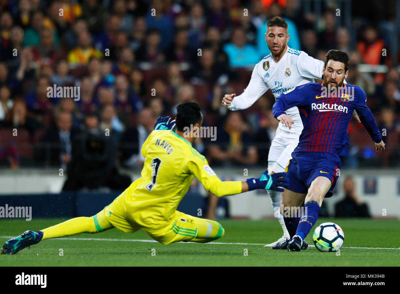 Barcelona, Spain. 6th May, 2018. Keylor Navas (Real), Lionel Messi  (Barcelona), May 6, 2018 - Football/Soccer : Spanish Primera Division "Liga  Santander" match between FC Barcelona 2-2 Real Madrid at Camp Nou