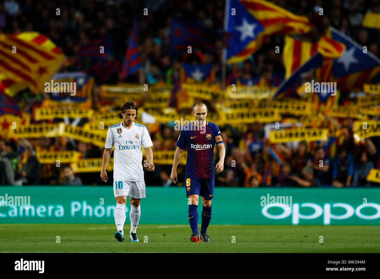 Barcelona, Spain. 6th May, 2018. Luka Modric (Real), Andres Iniesta (Barcelona), May 6, 2018 - Football/Soccer : Primera Division "Liga Santander" match between FC Barcelona 2-2 Real Madrid at Camp Nou