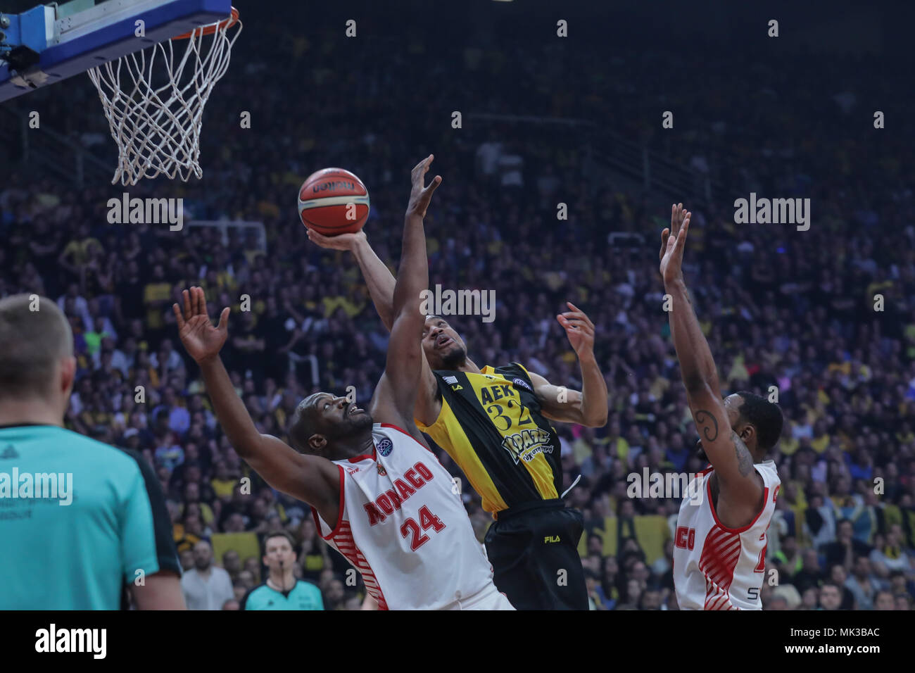 180507) -- ATHENS, May 7, 2018 (Xinhua) -- Hunter Vins (C) of AEK Athens  vies with Traore Ali (L) and Cooper D.J. of AS Monaco during the final  match of Basketball Champions