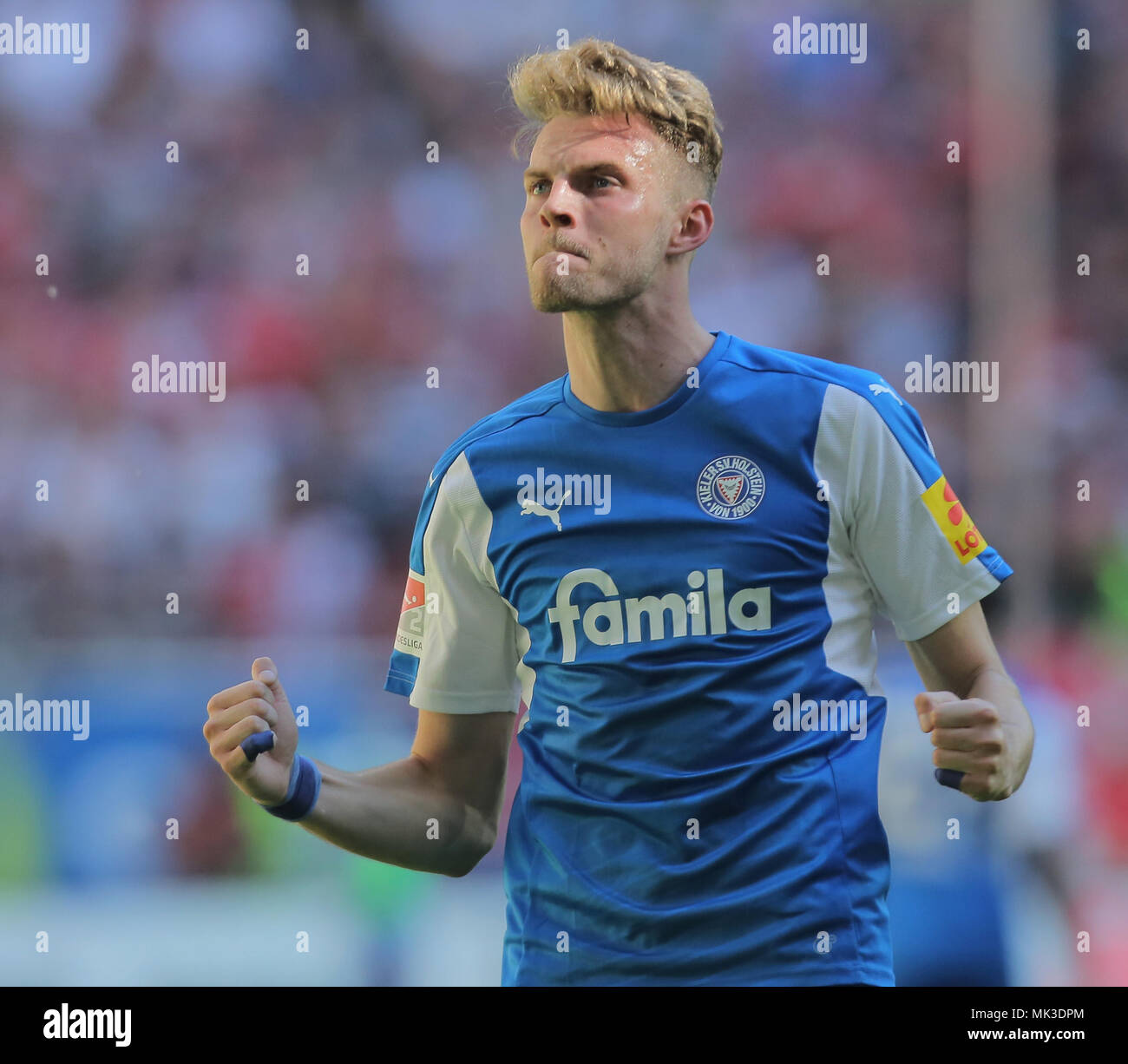 Duesseldorf, Germany 06.05.2018, 2. Bundesliga 33. Spieltag, Fortuna  Duesseldorf - Holstein Kiel, Jubilation Marvin Ducksch (Kiel). Credit:  Juergen Schwarz/Alamy Live News Stock Photo - Alamy