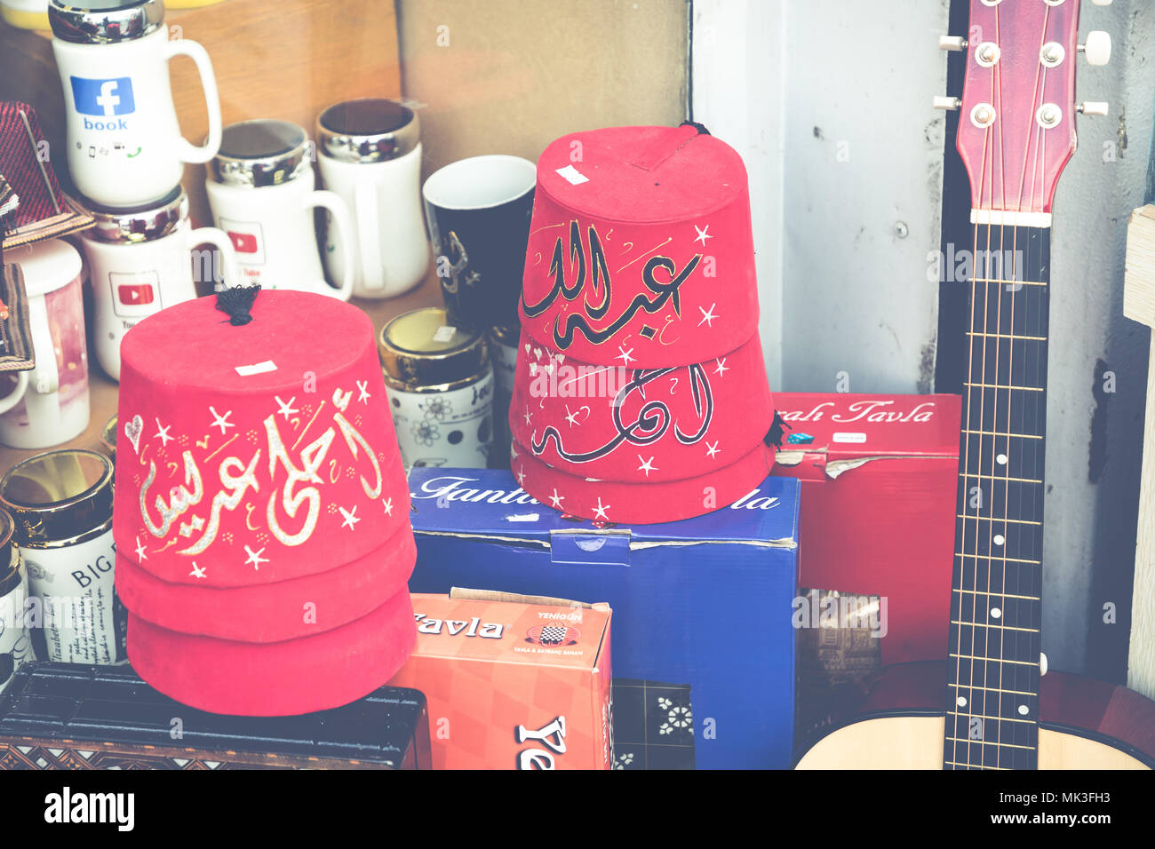 Traditional Arabic souvenir shop in Amman, Jordan Stock Photo - Alamy