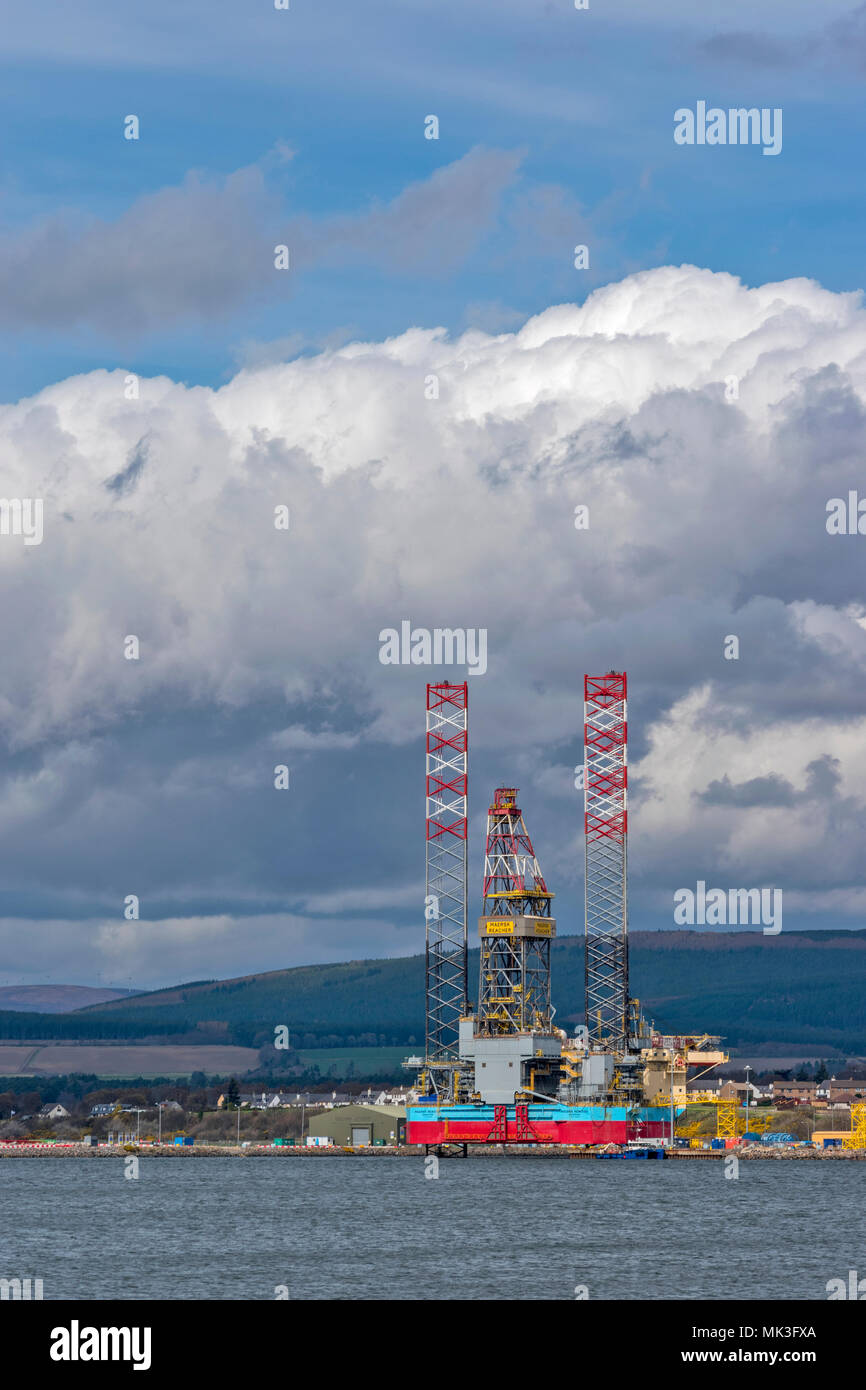 CROMARTY FIRTH SCOTLAND DECOMMISSIONED OR REPAIRED OIL RIG MAERSK REACHER SINGAPORE LYING OFF THE TOWN OF INVERGORDON Stock Photo