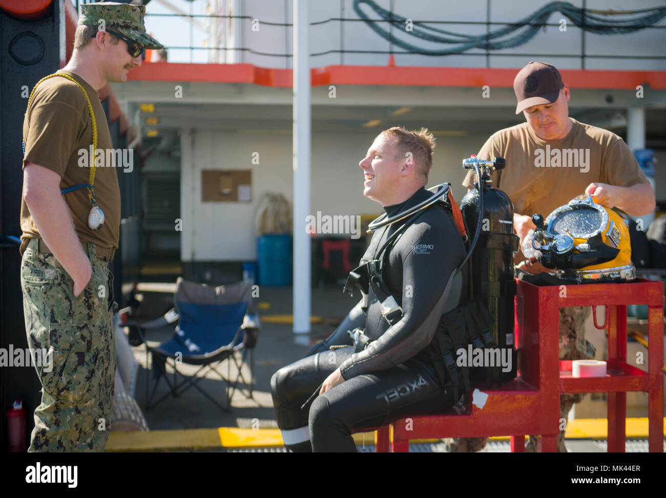 San Diego Nov 04 2017 Navy Divers Attached To Undersea