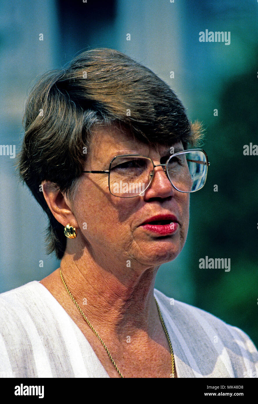 Washington DC., USA, July 26, 1993 United States Attorney General Janet Reno speaks with reporters on the driveway outside the West Wing of the White House after morning meeting with President William Clinton Stock Photo