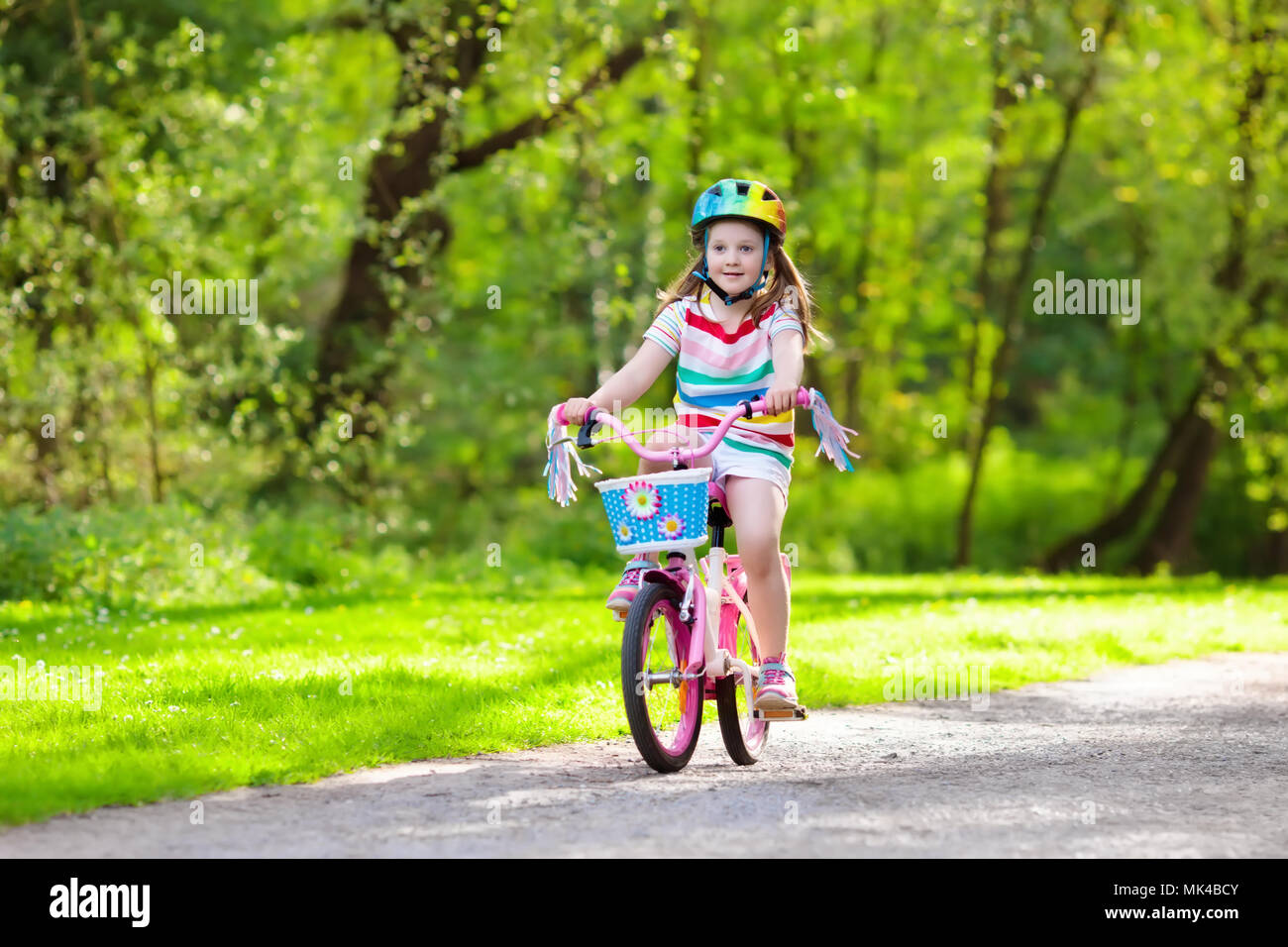 teaching a child to ride a bike without stabilisers