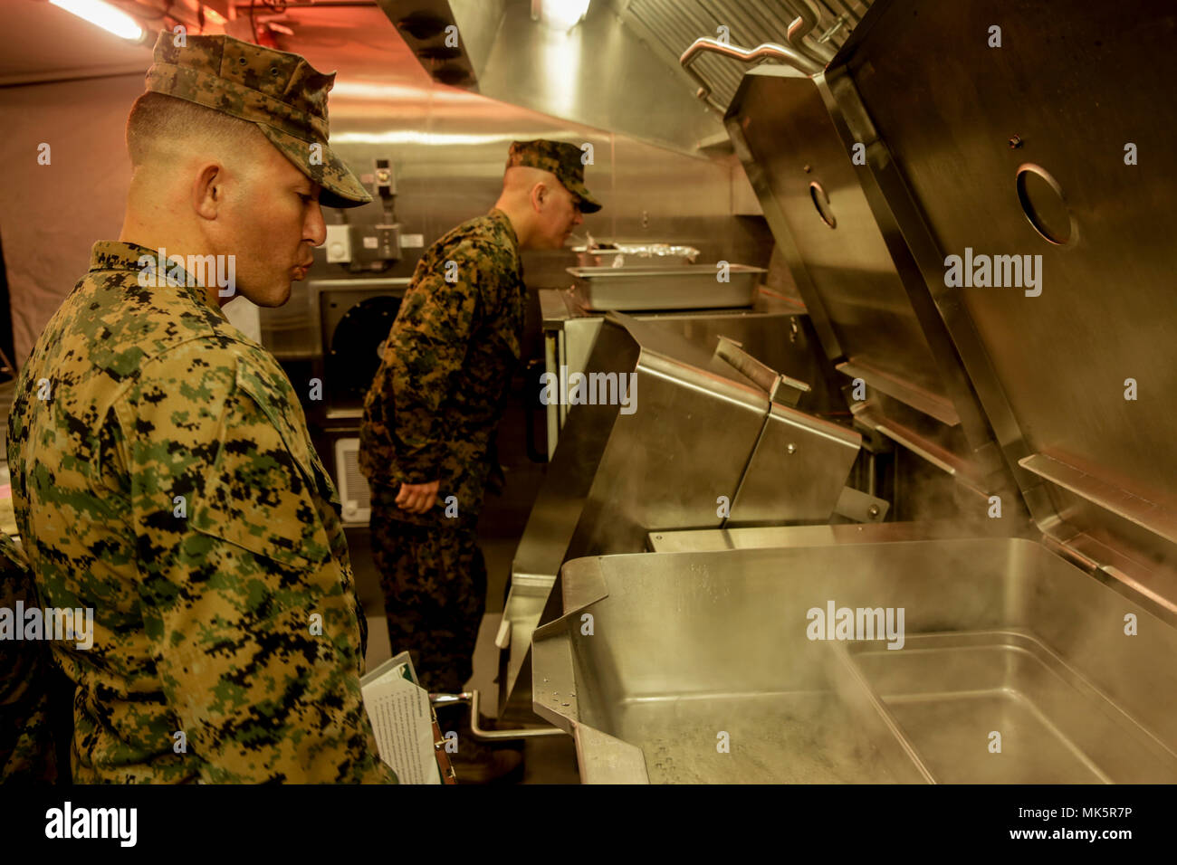 Expeditionary field kitchen hires stock photography and images Alamy