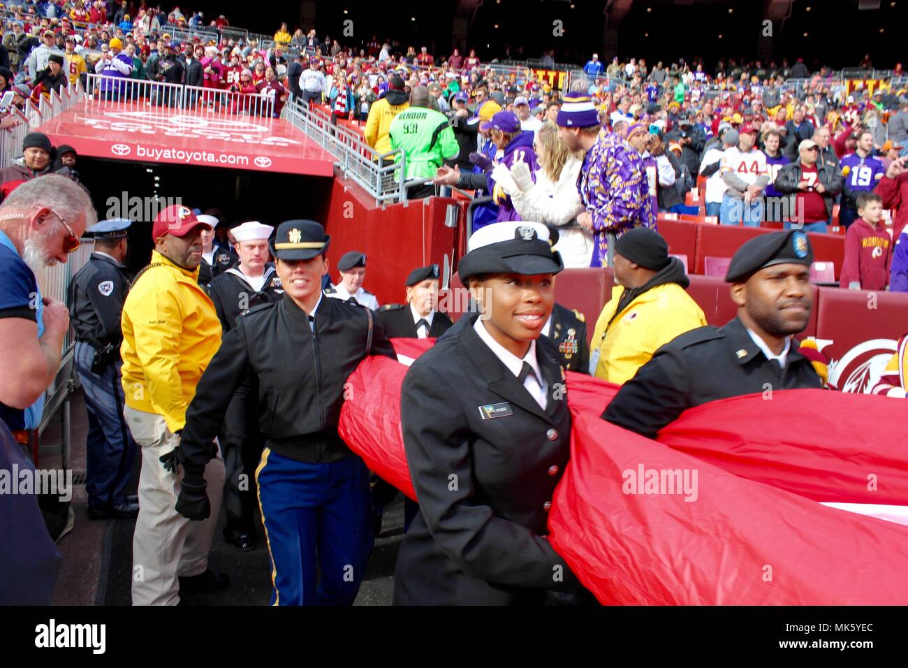 Nfl salute outlet to service redskins