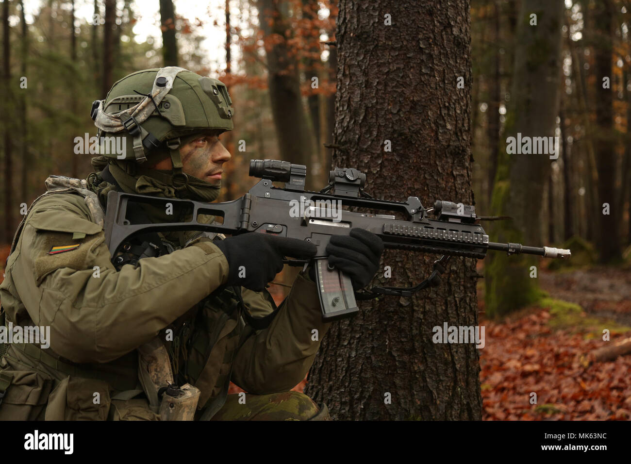 Lithuanian army Pvt. Narimantas Sausys of the Lithuanian Griffin Brigade provides security while conducting battle circulations during exercise Allied Spirit VII at the U.S. Army’s Joint Multinational Readiness Center in Hohenfels, Germany, Nov. 13, 2017. Approximately 4,050 service members from 13 nations are participating in exercise Allied Spirit VII at 7th Army Training Command’s Hohenfels Training Area, Germany, Oct. 30 to Nov. 22, 2017. Allied Spirit is a U.S. Army Europe-directed, 7ATC-conducted multinational exercise series designed to develop and enhance NATO and key partner’s interop Stock Photo
