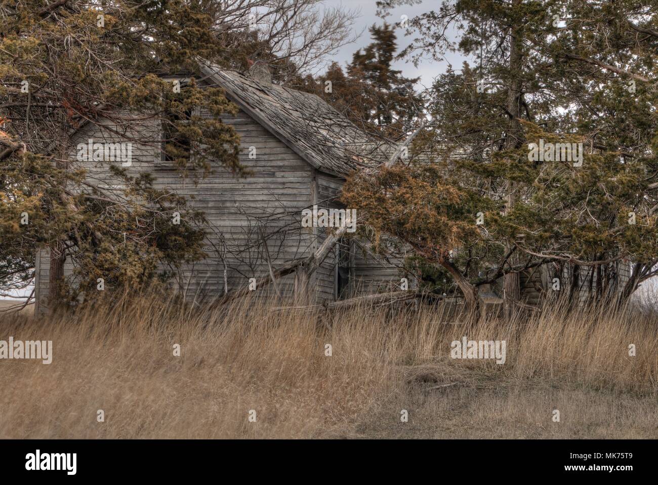 Abandoned Farmhouse in South Dakota slowly decays Stock Photo Alamy