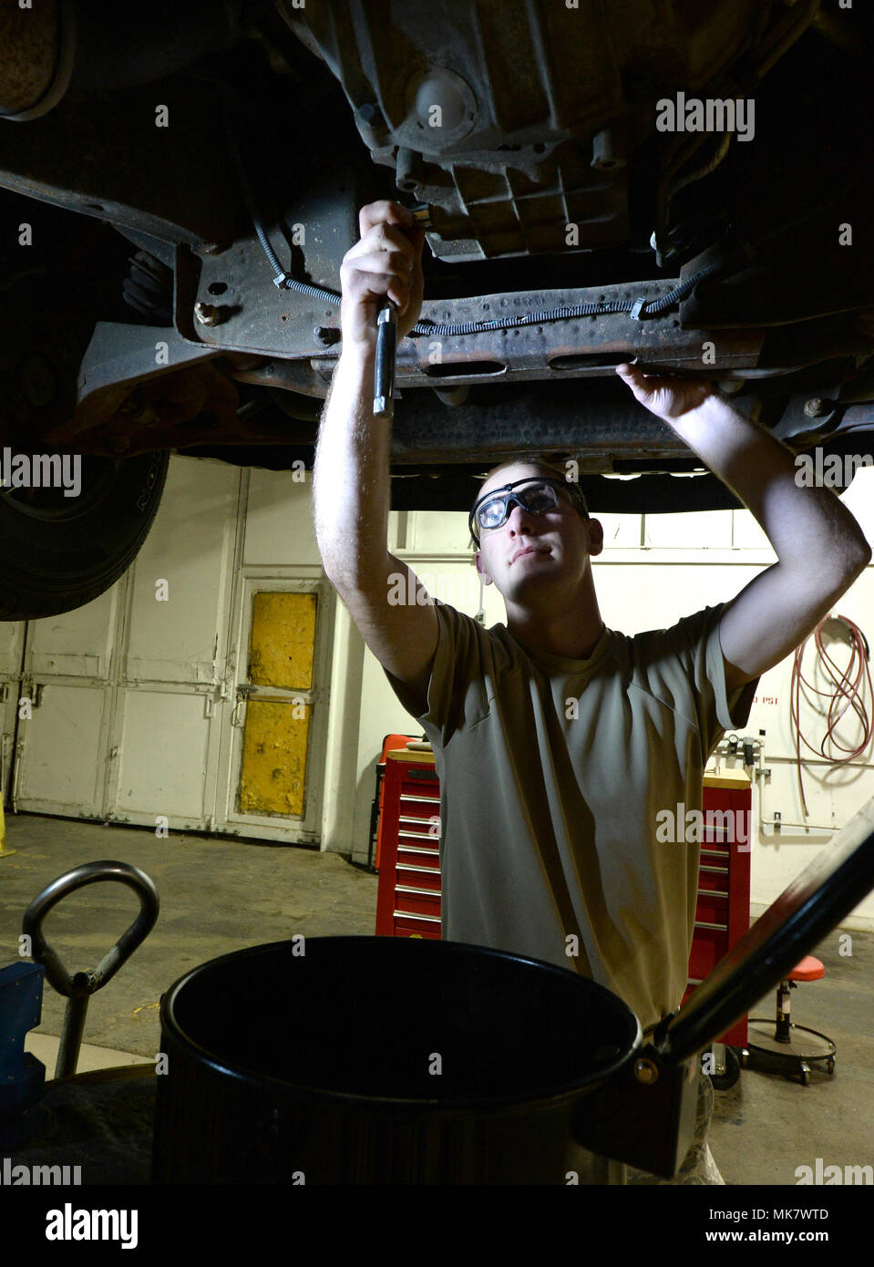 Jiffy lube hires stock photography and images Alamy